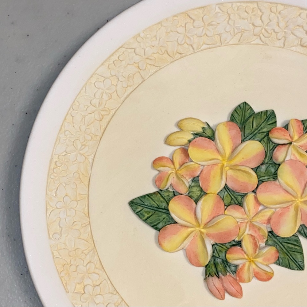 Vintage Floral Decorative Hanging Plate - Picture 3 of 6